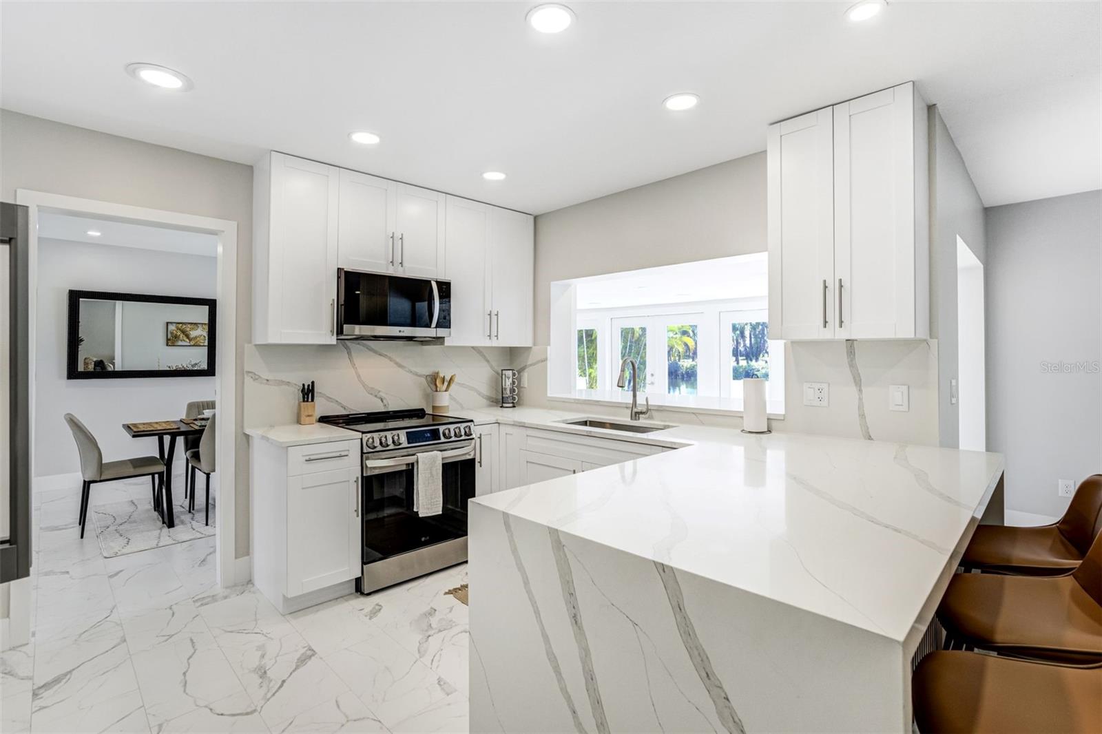 3923 DORAL DR — photo 3