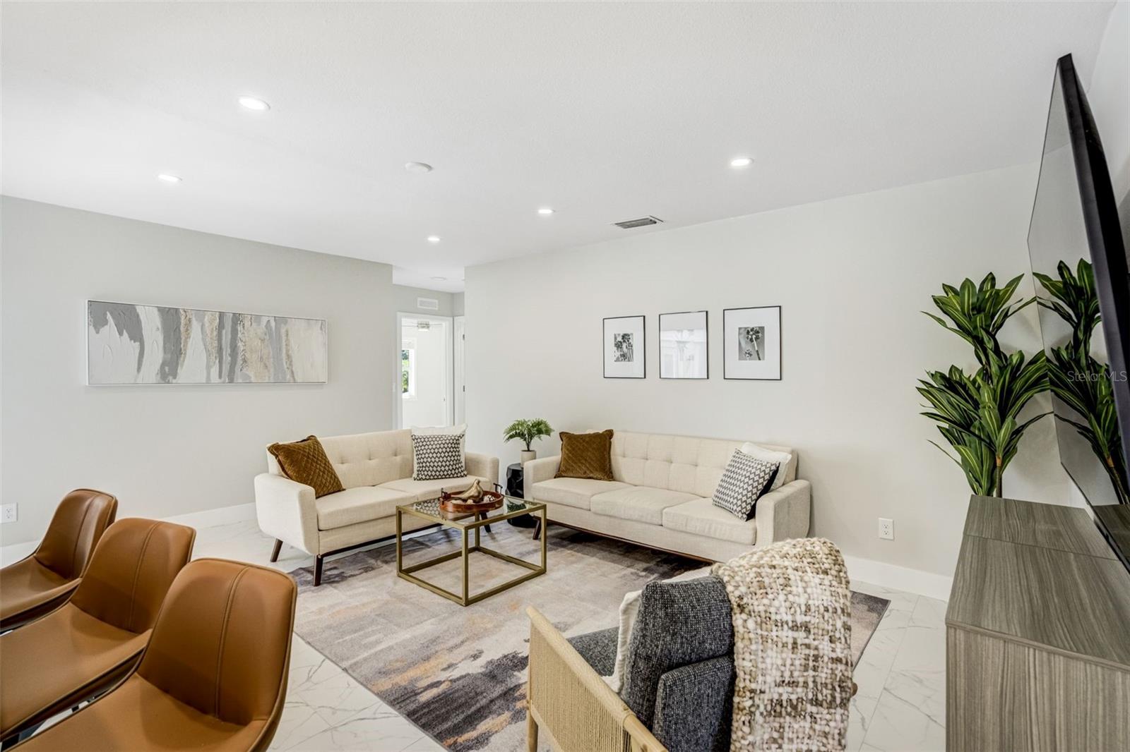 3923 DORAL DR — photo 10