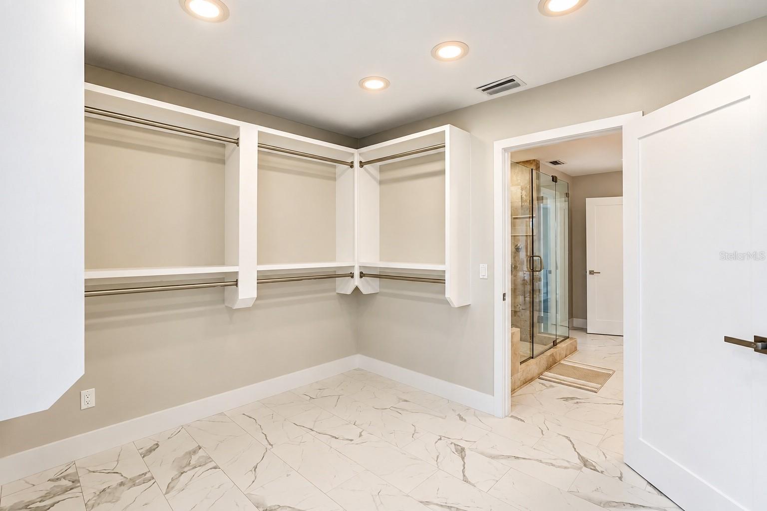 3923 DORAL DR — photo 23