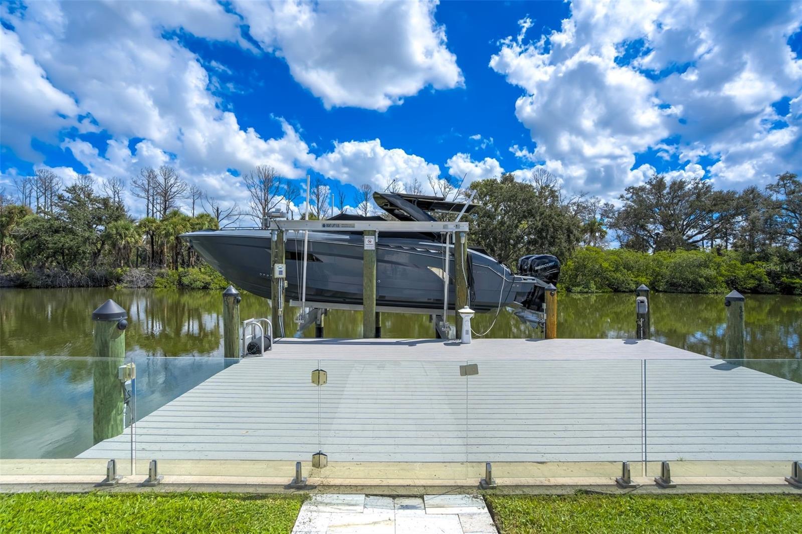 3923 DORAL DR — photo 31