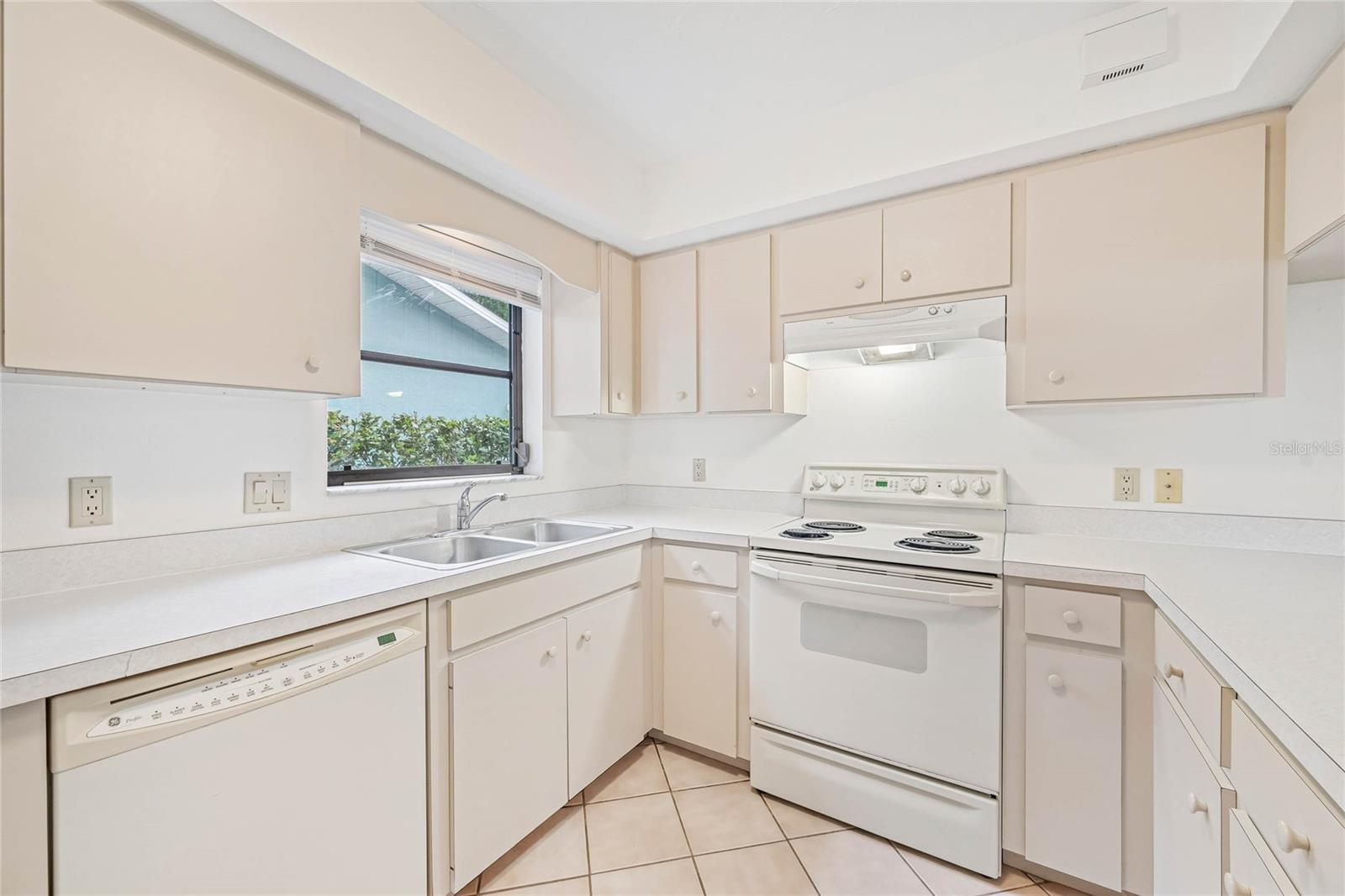 1441 STRADA D ORO — photo 16