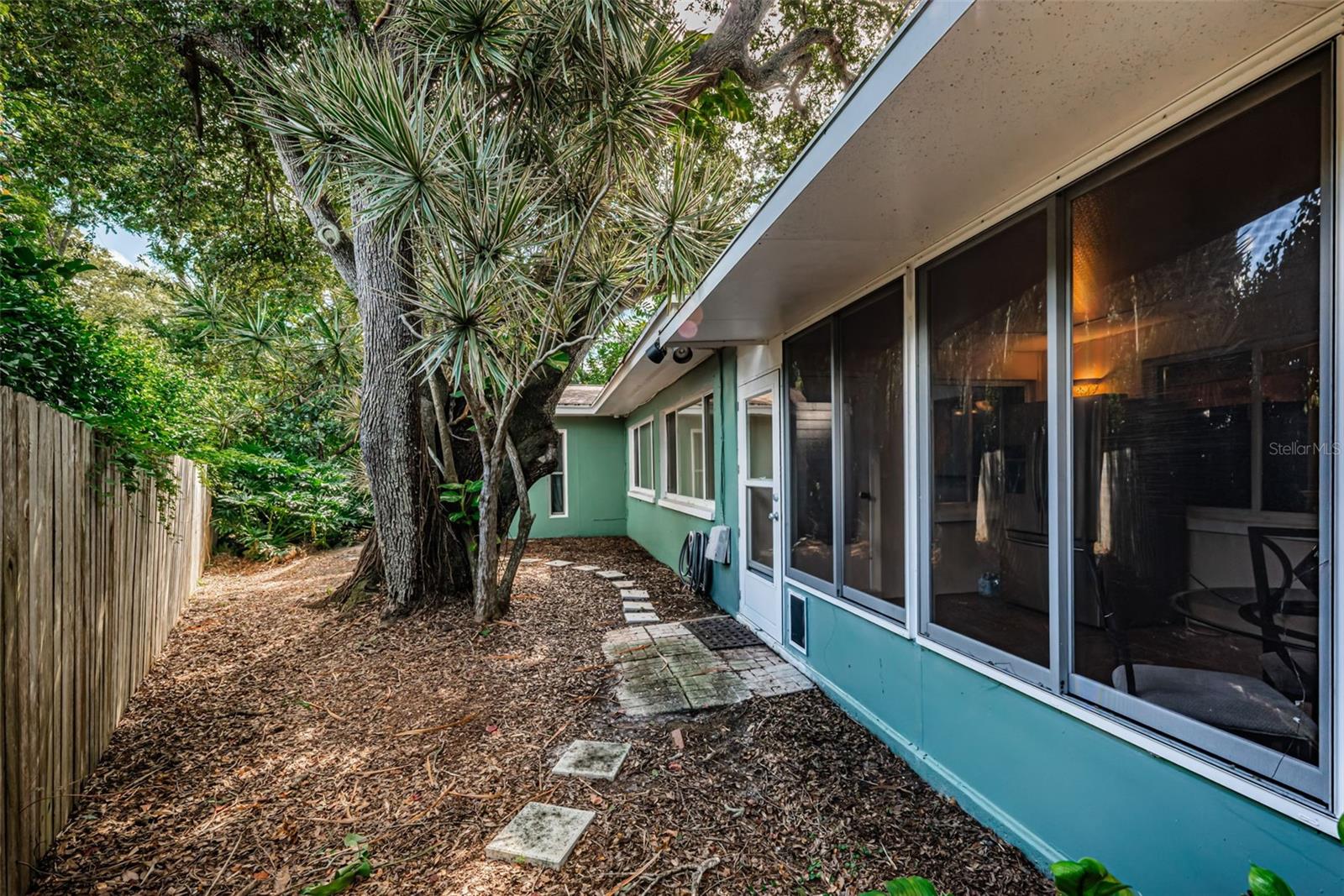 499 JEWEL CT — photo 20