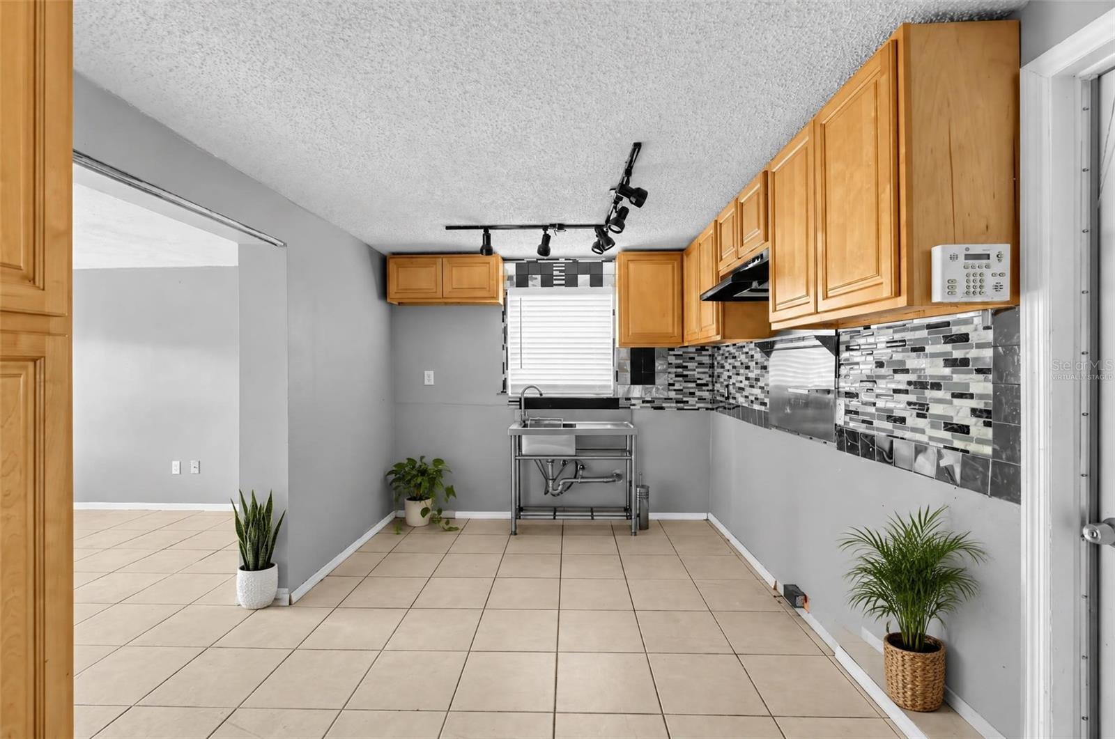 1300 MAYBURY DR — photo 3