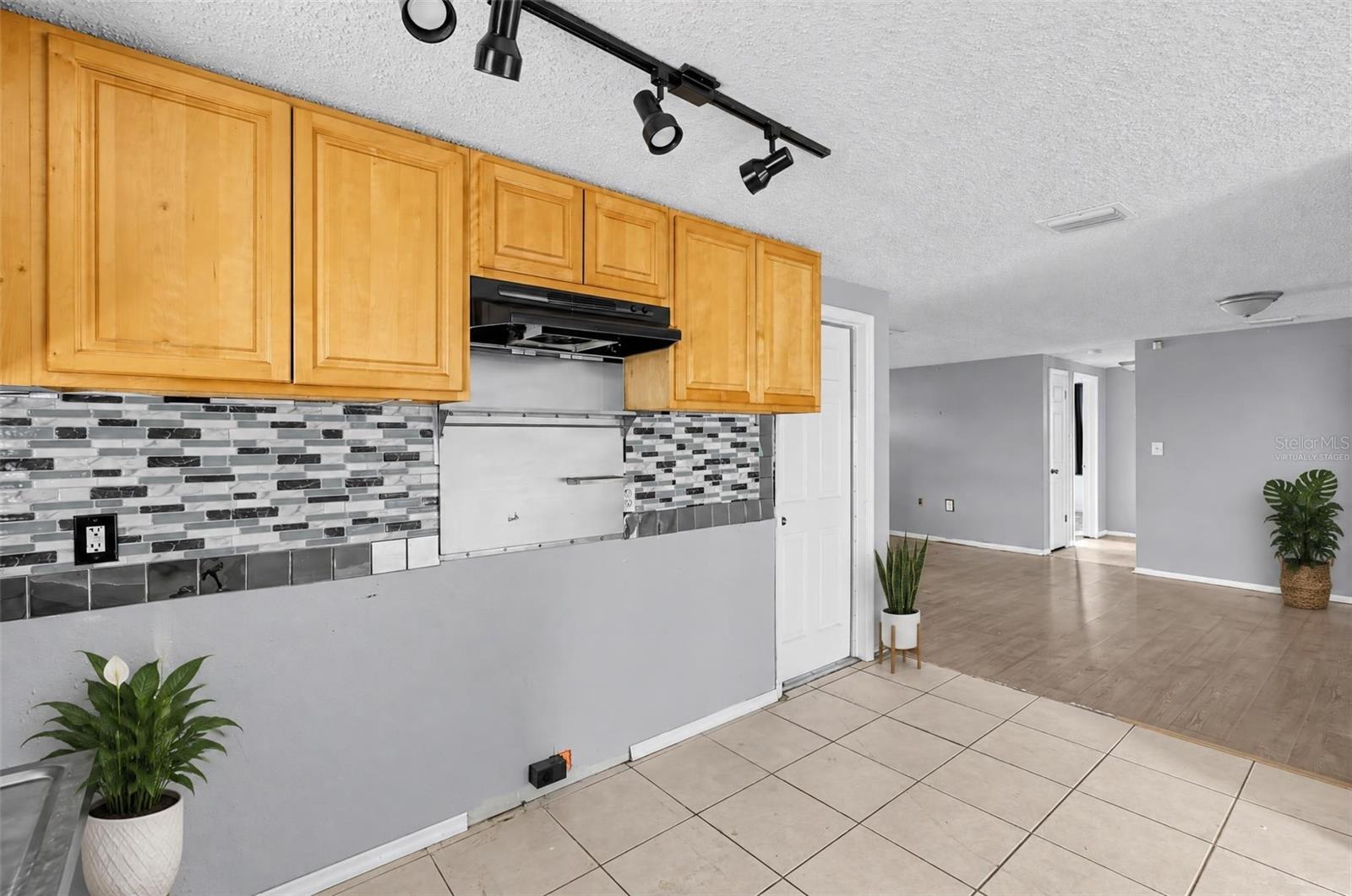 1300 MAYBURY DR — photo 4