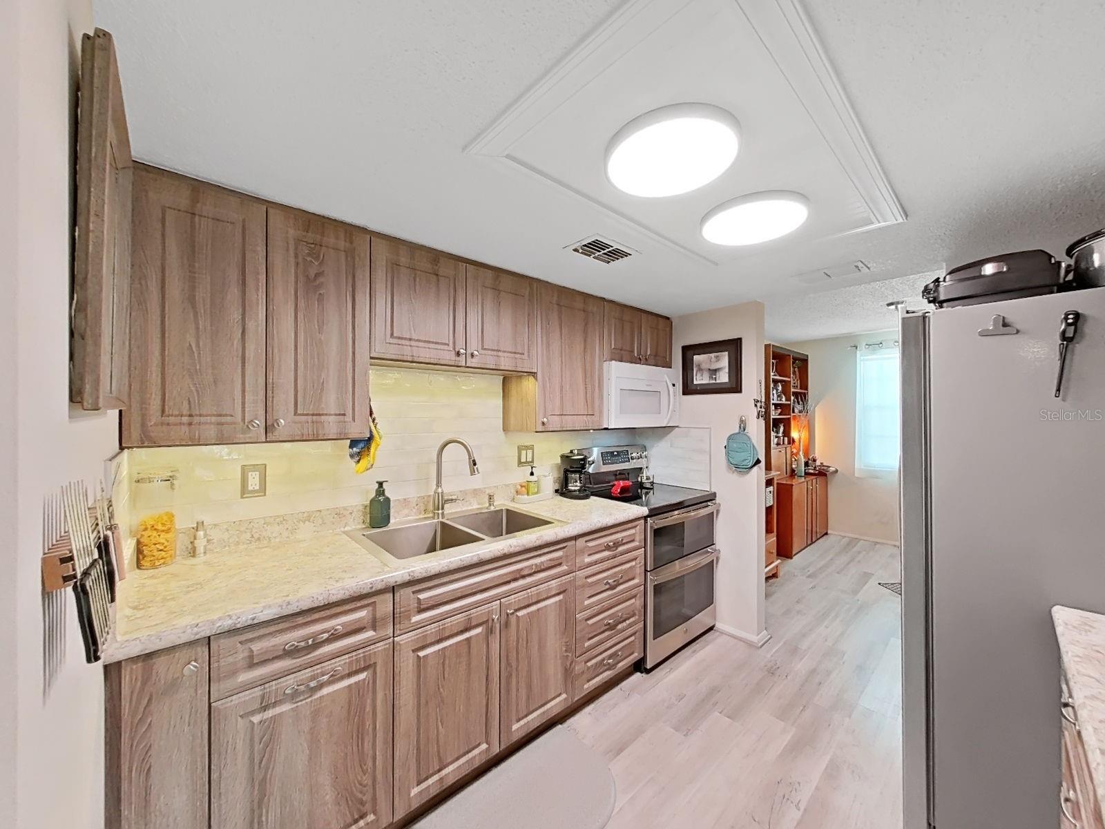 129 CAMPHOR CIR #C — photo 18