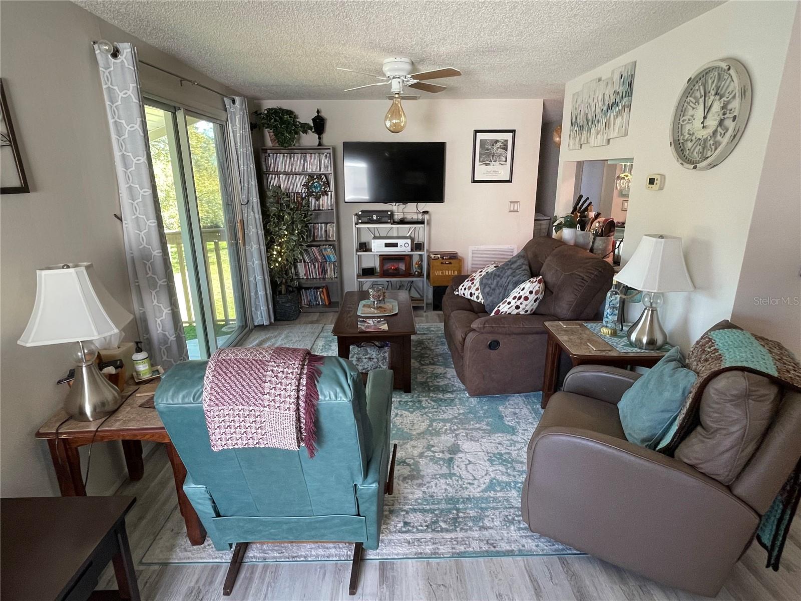129 CAMPHOR CIR #C — photo 30