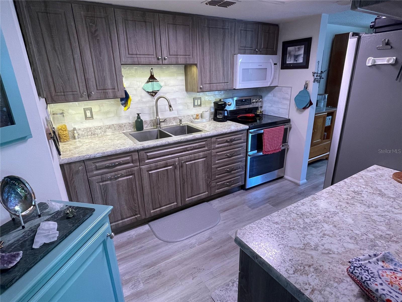 129 CAMPHOR CIR #C — photo 20