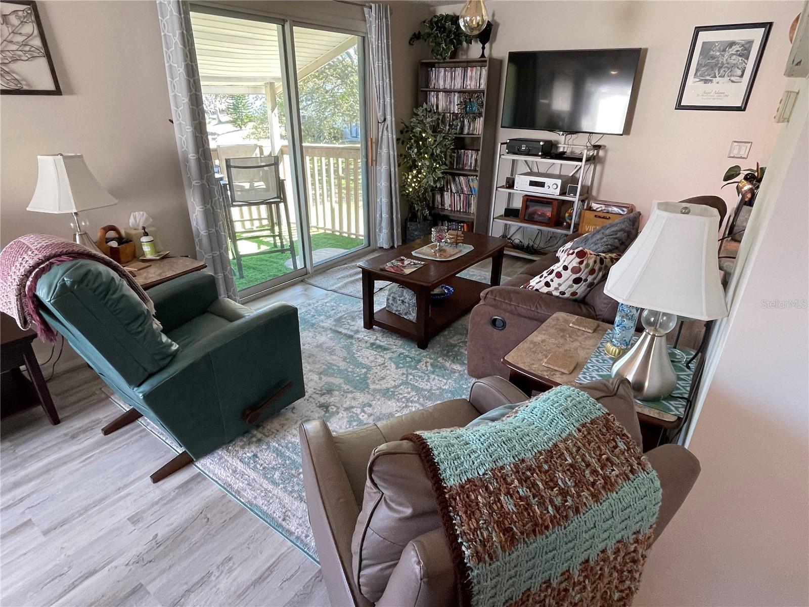 129 CAMPHOR CIR #C — photo 31