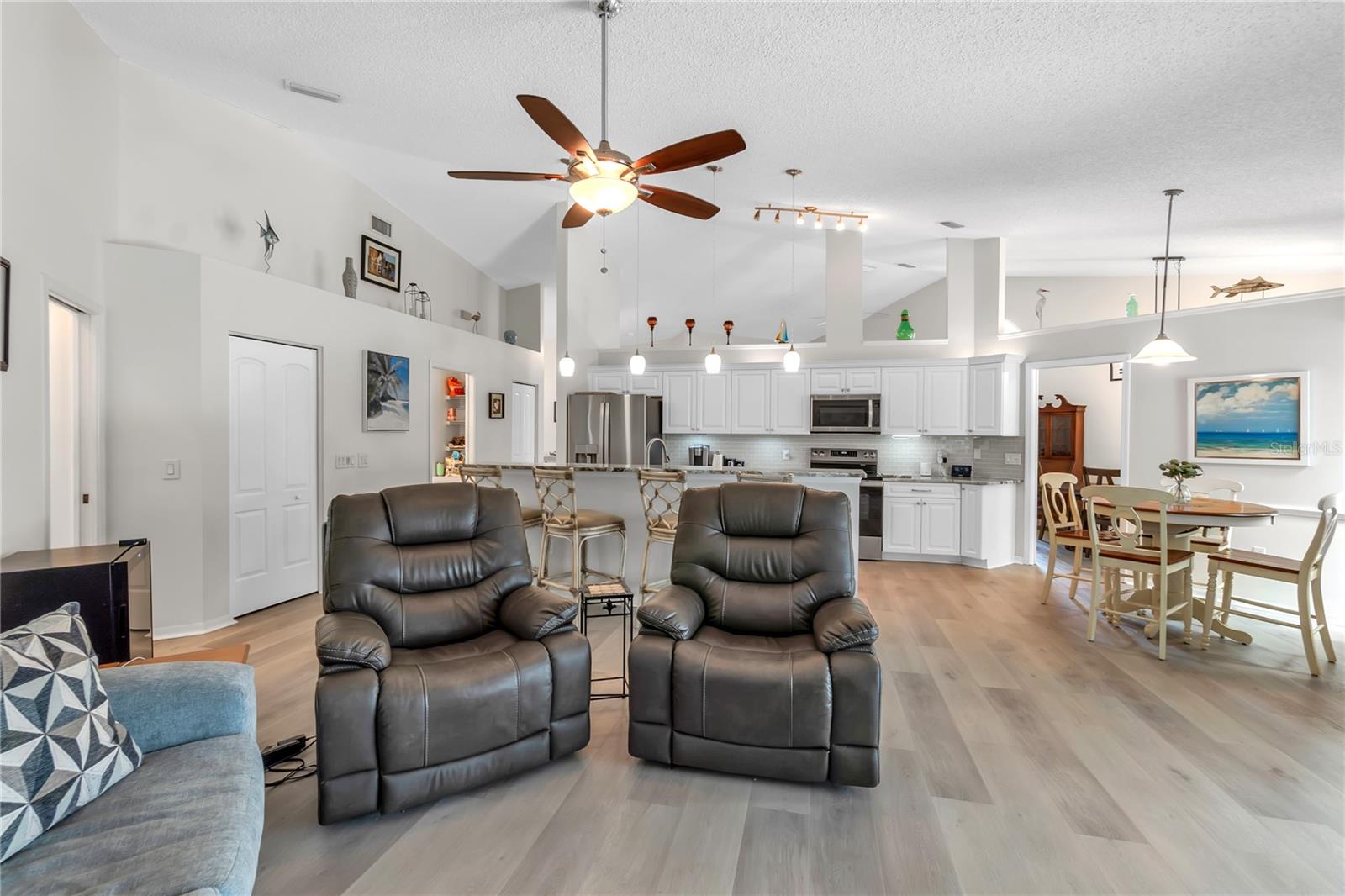 6404 STONE RIVER RD — photo 10