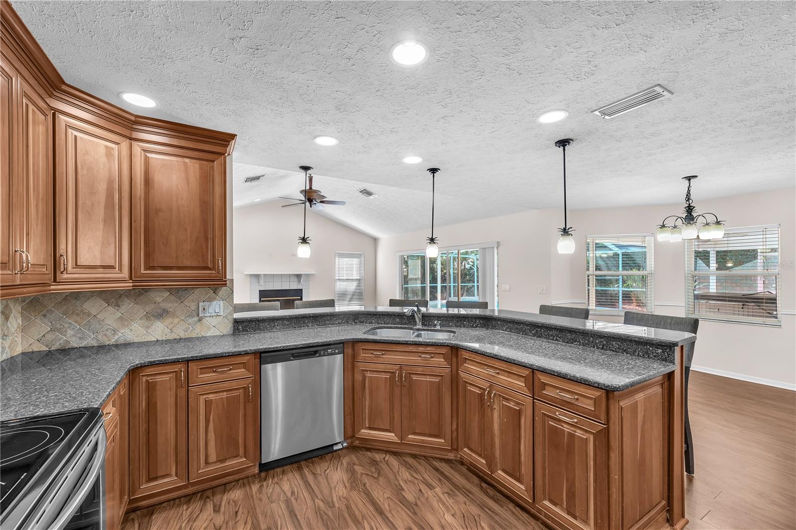 4008 EAGLES NEST DR — photo 16