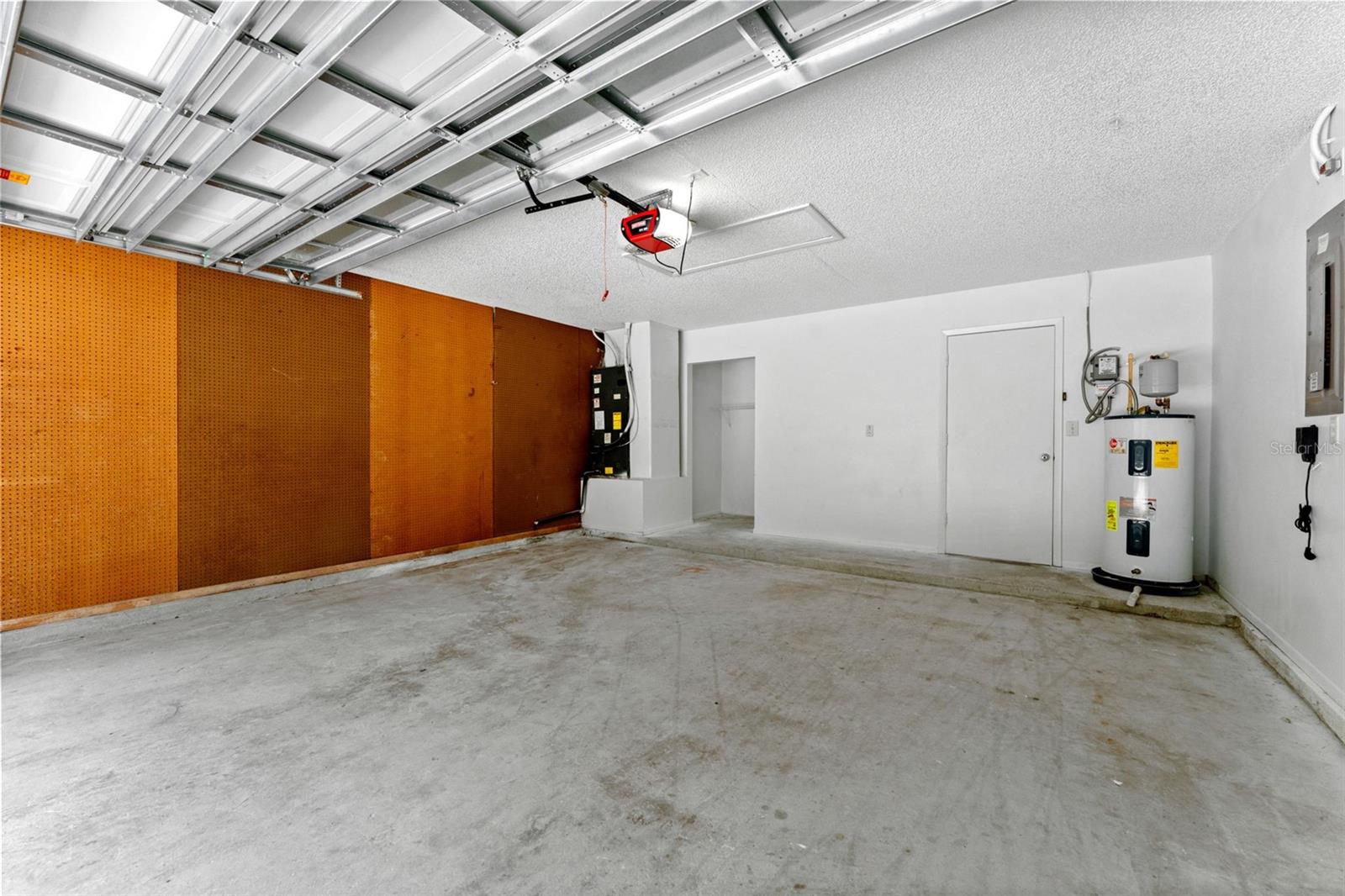 1435 CLUB DR — photo 24