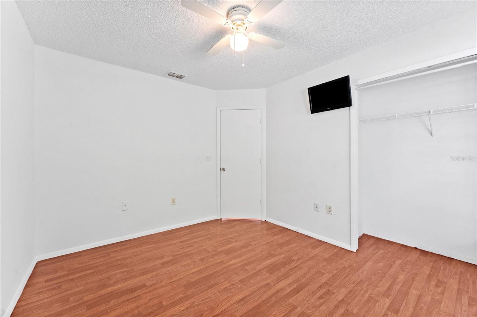 1435 CLUB DR — photo 18