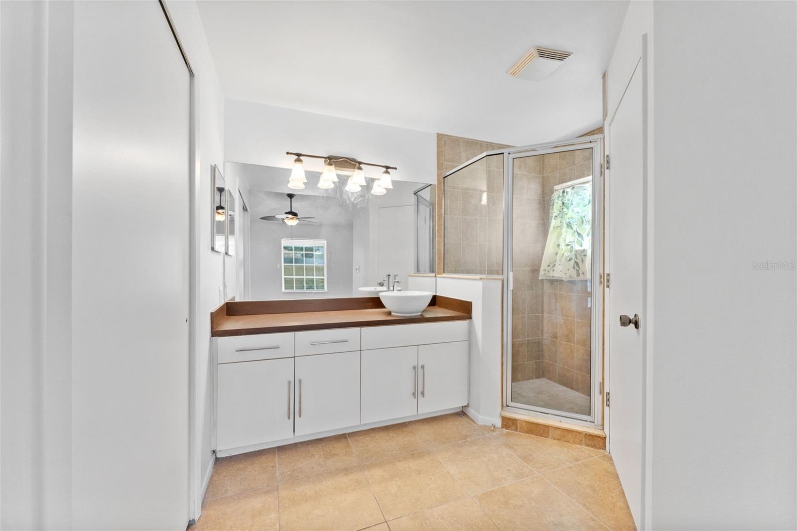1435 CLUB DR — photo 15