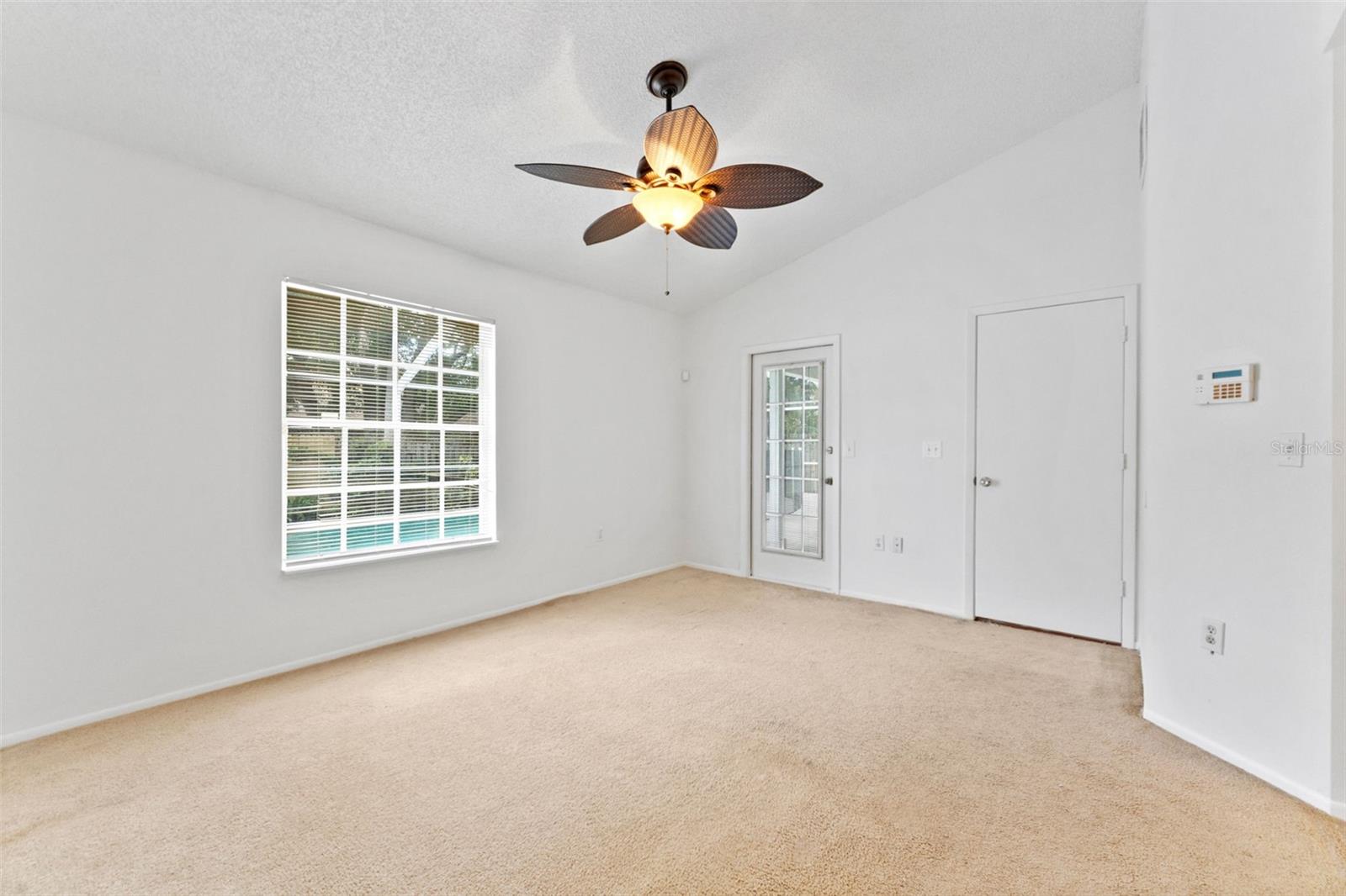 1435 CLUB DR — photo 12