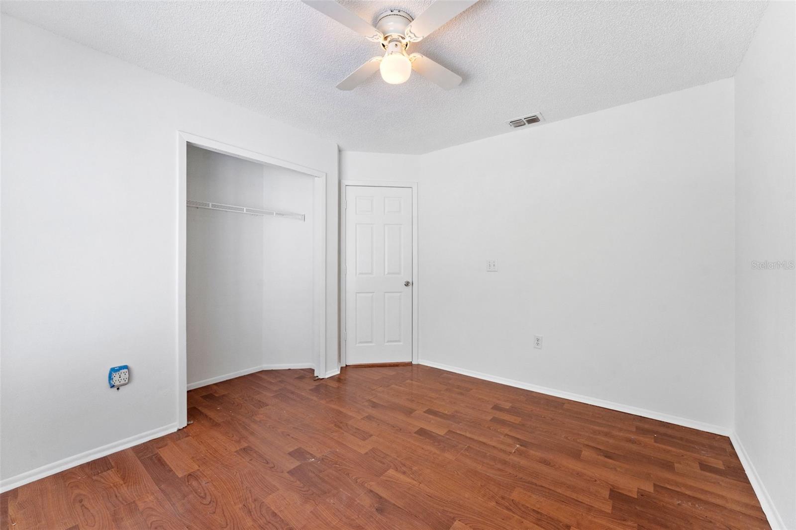 1435 CLUB DR — photo 17