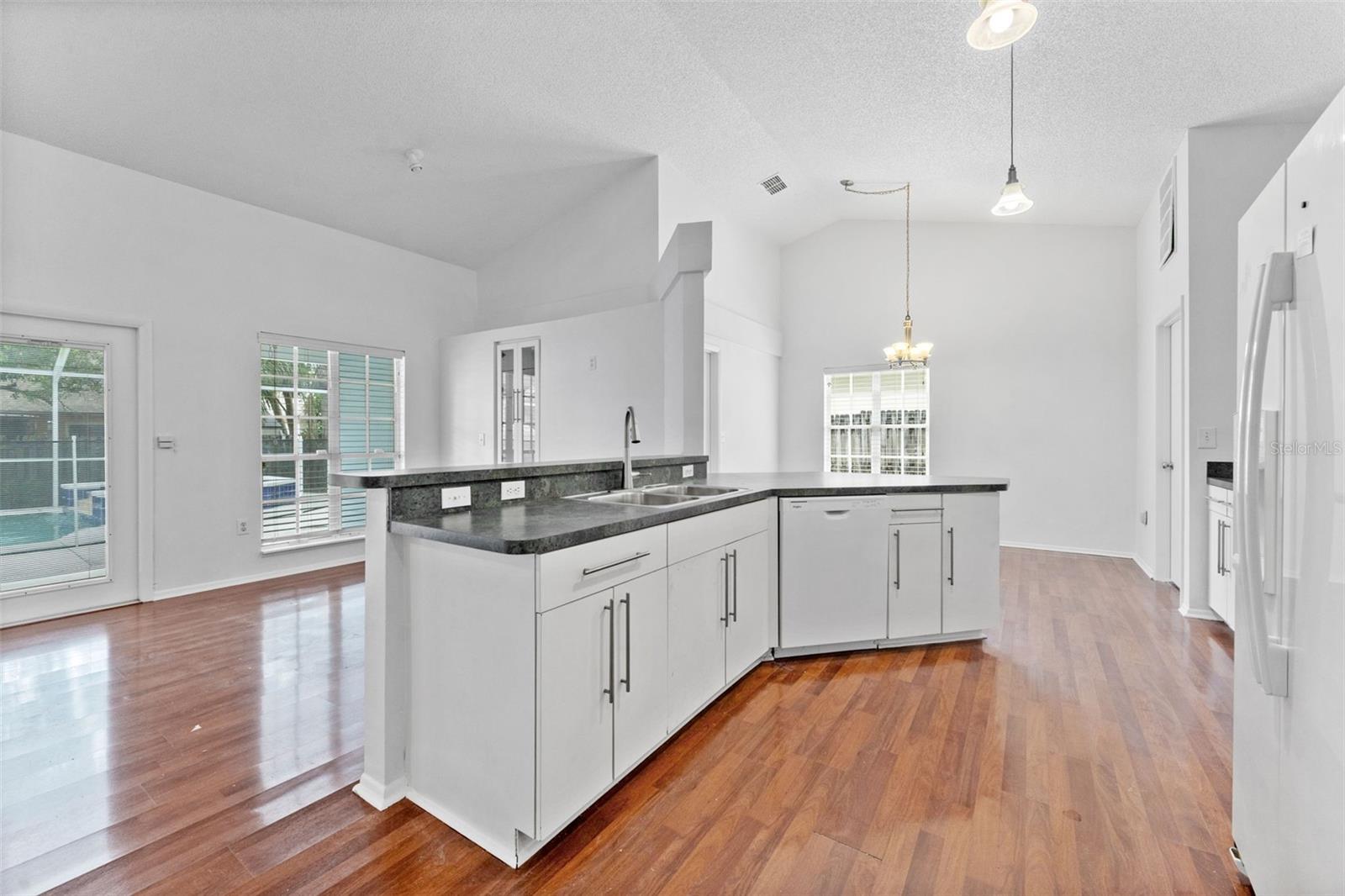 1435 CLUB DR — photo 6