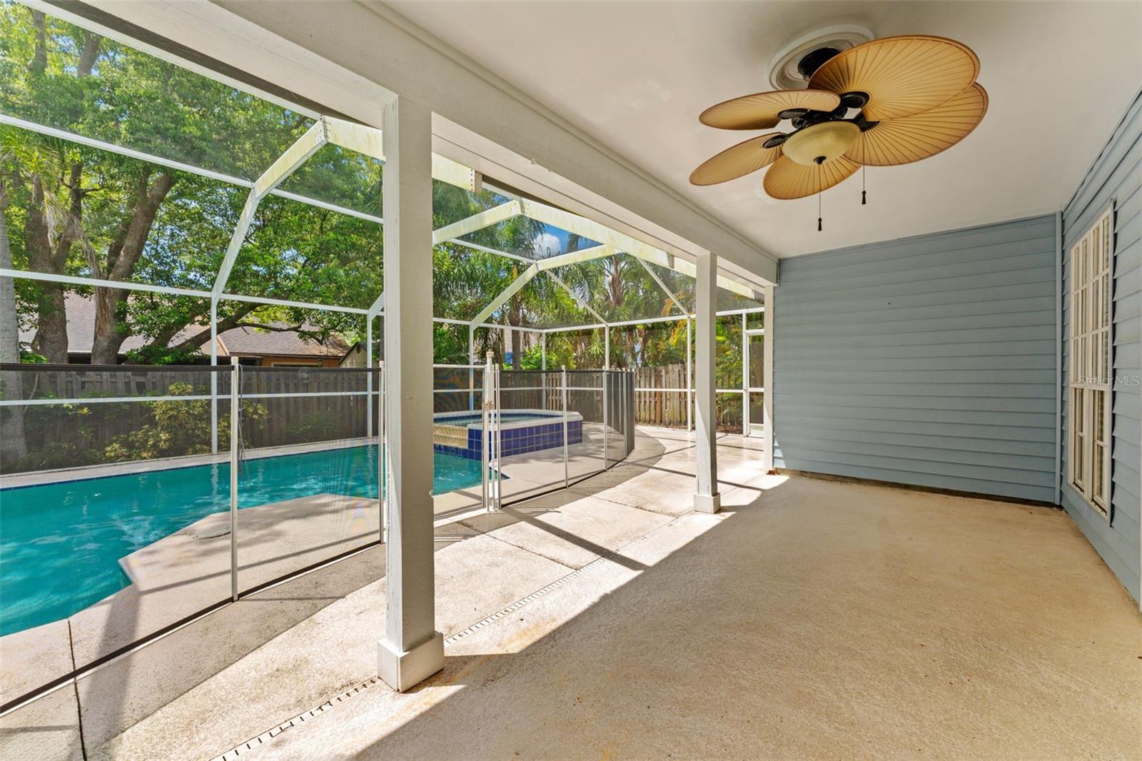 1435 CLUB DR — photo 26