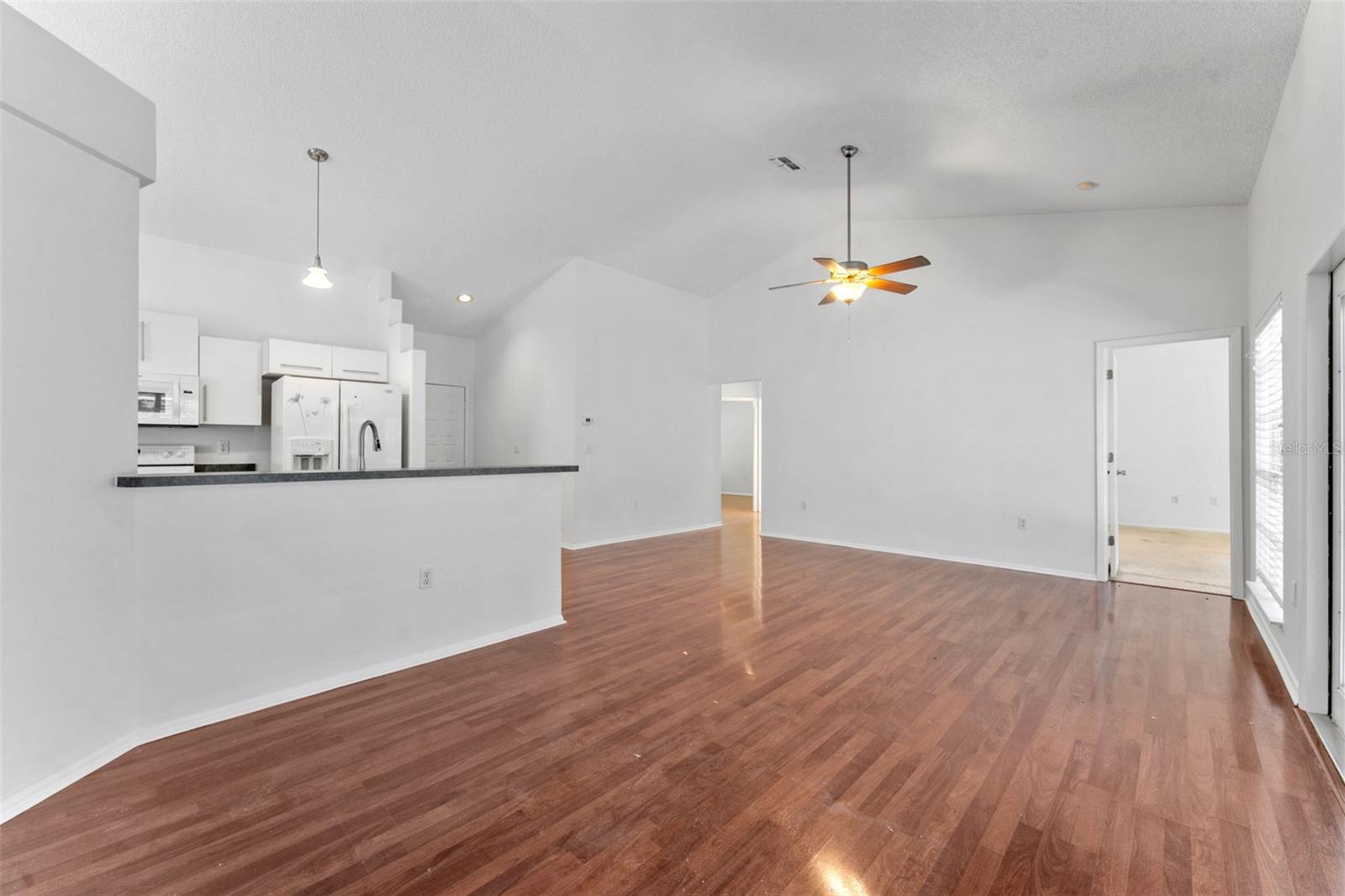 1435 CLUB DR — photo 9