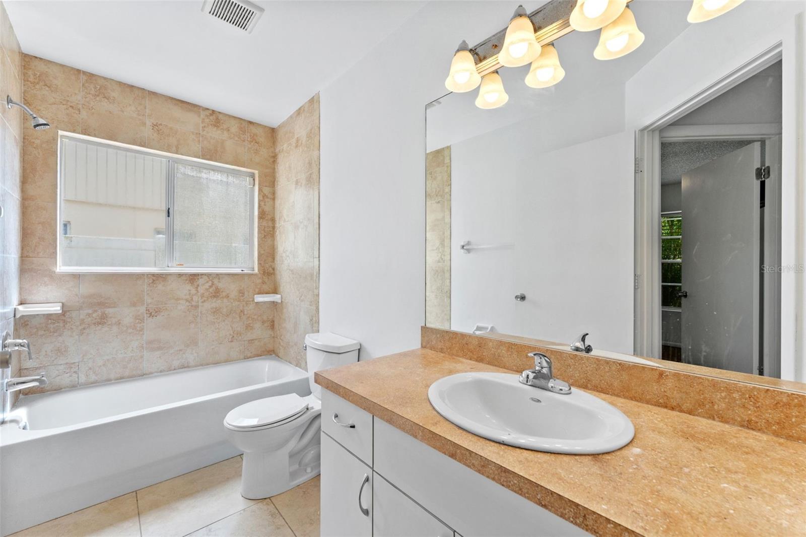 1435 CLUB DR — photo 20