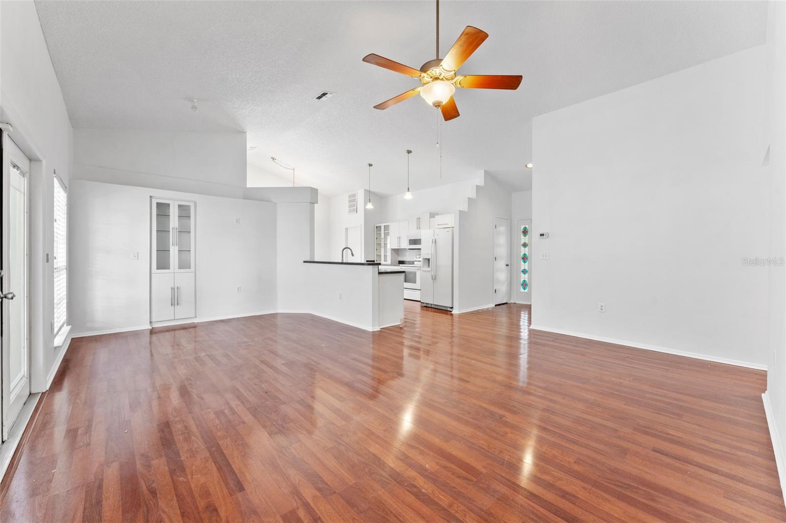 1435 CLUB DR — photo 8