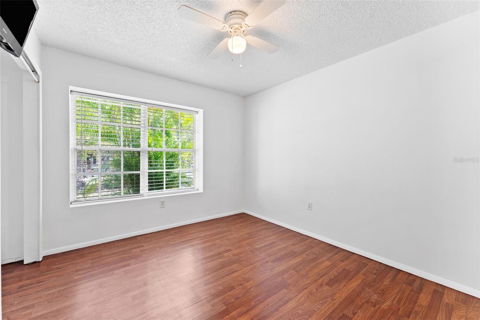 1435 CLUB DR — photo 19