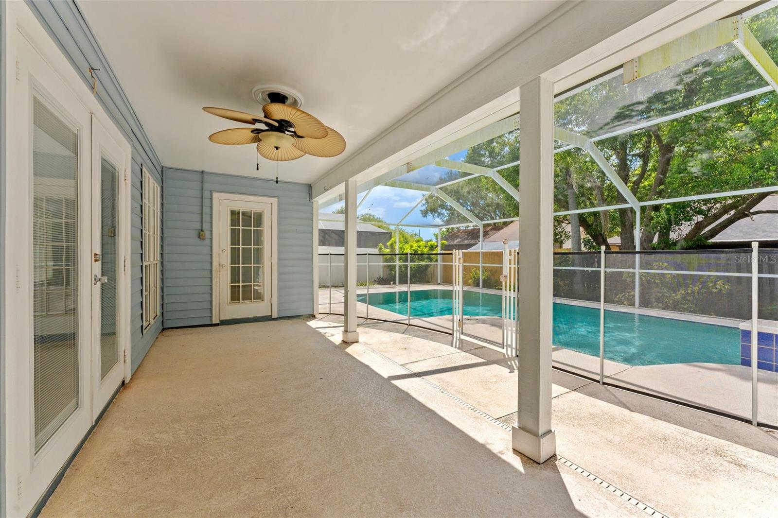 1435 CLUB DR — photo 25