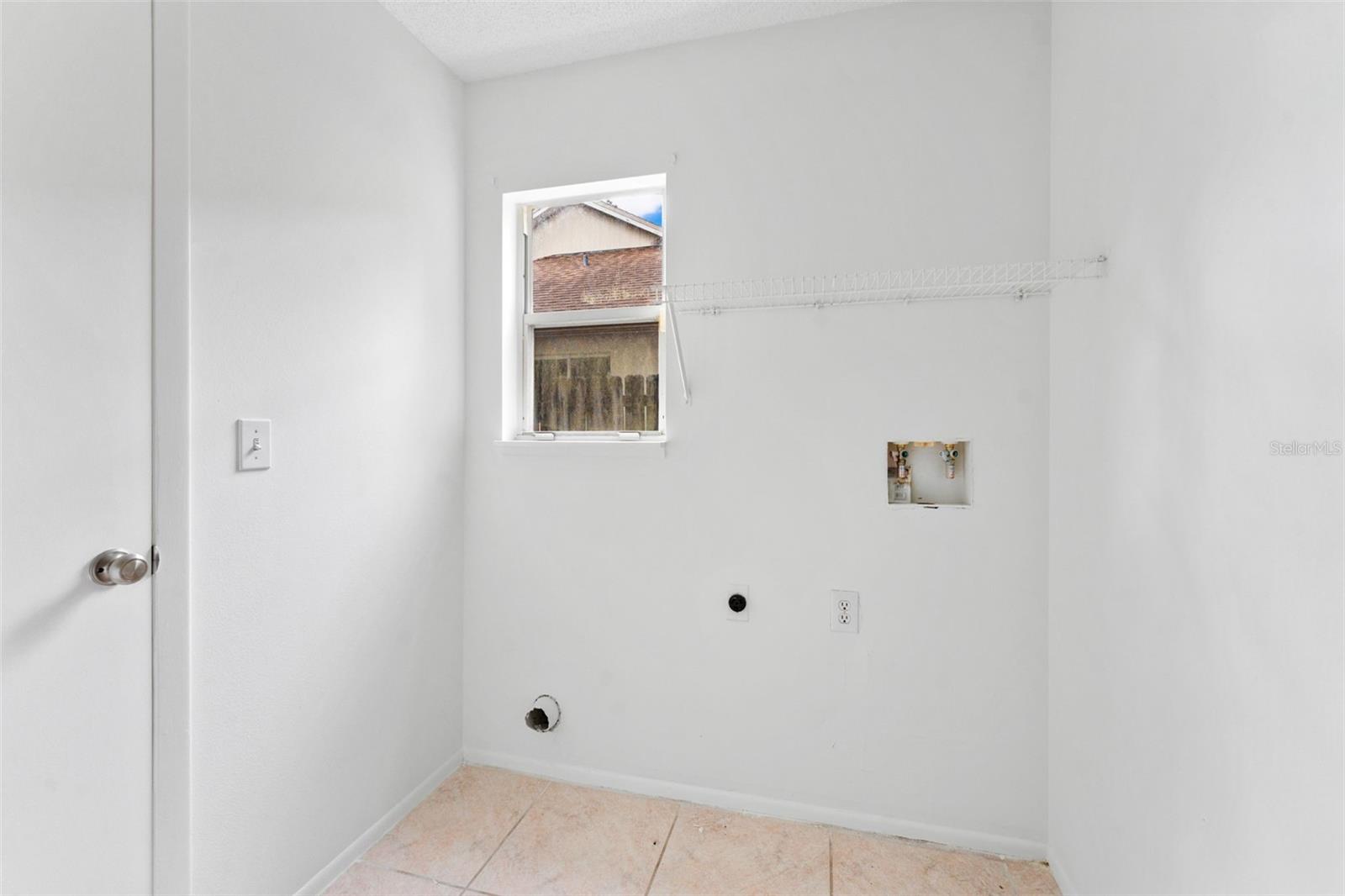 1435 CLUB DR — photo 22