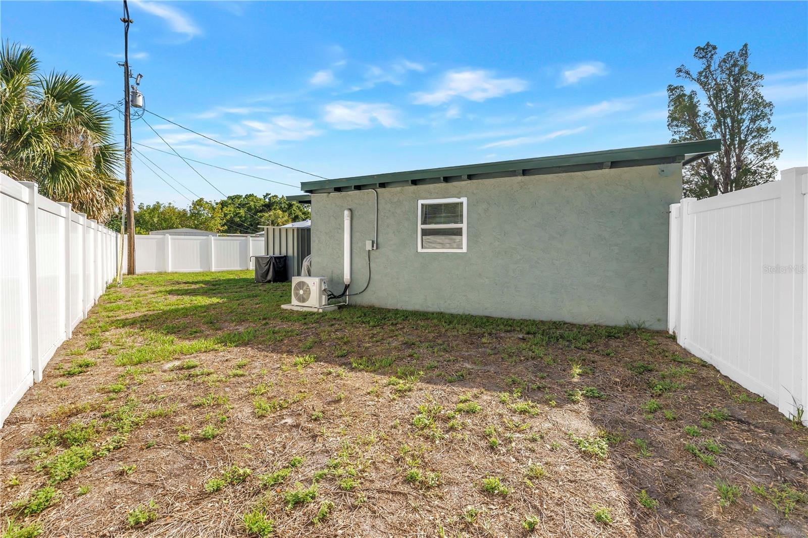 7599 MEADOWLAWN DR N — photo 40
