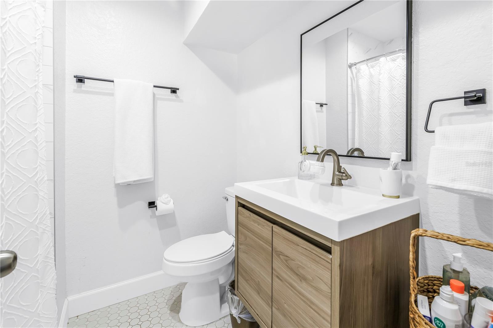 7599 MEADOWLAWN DR N — photo 22