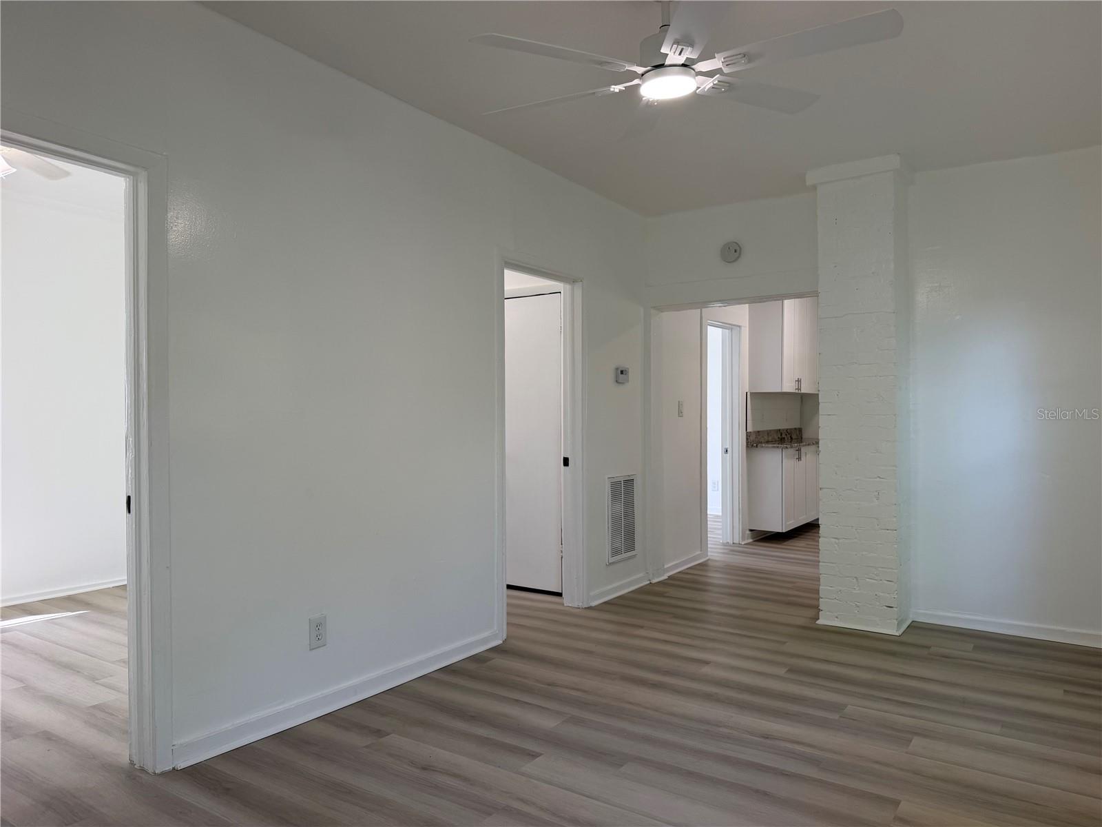 8316 N KLONDYKE ST — photo 3
