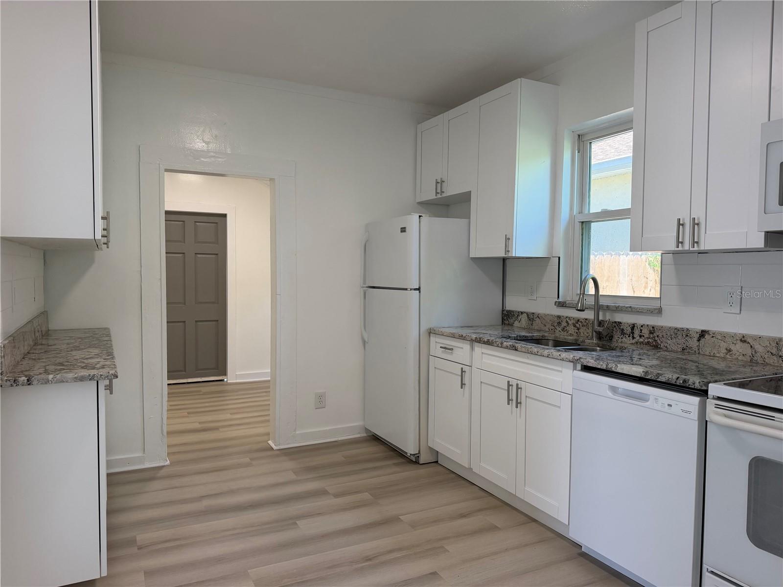 8316 N KLONDYKE ST — photo 5