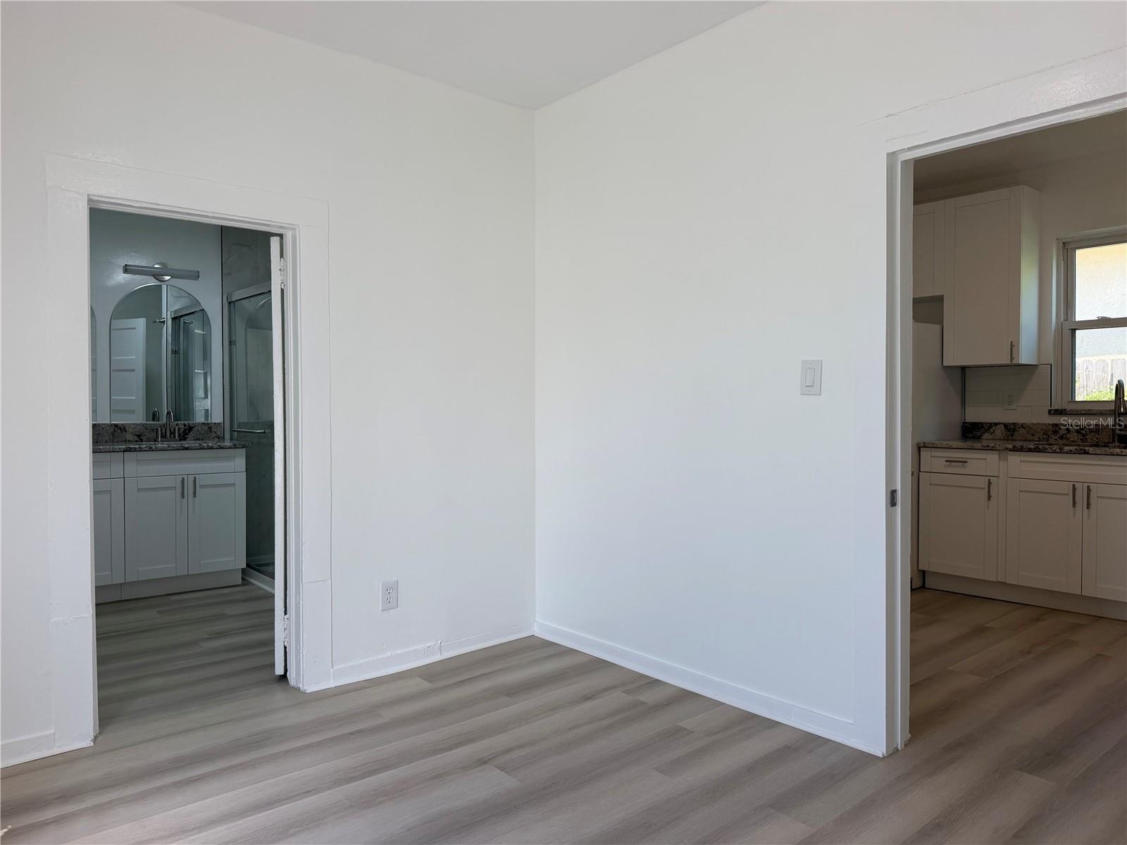 8316 N KLONDYKE ST — photo 7