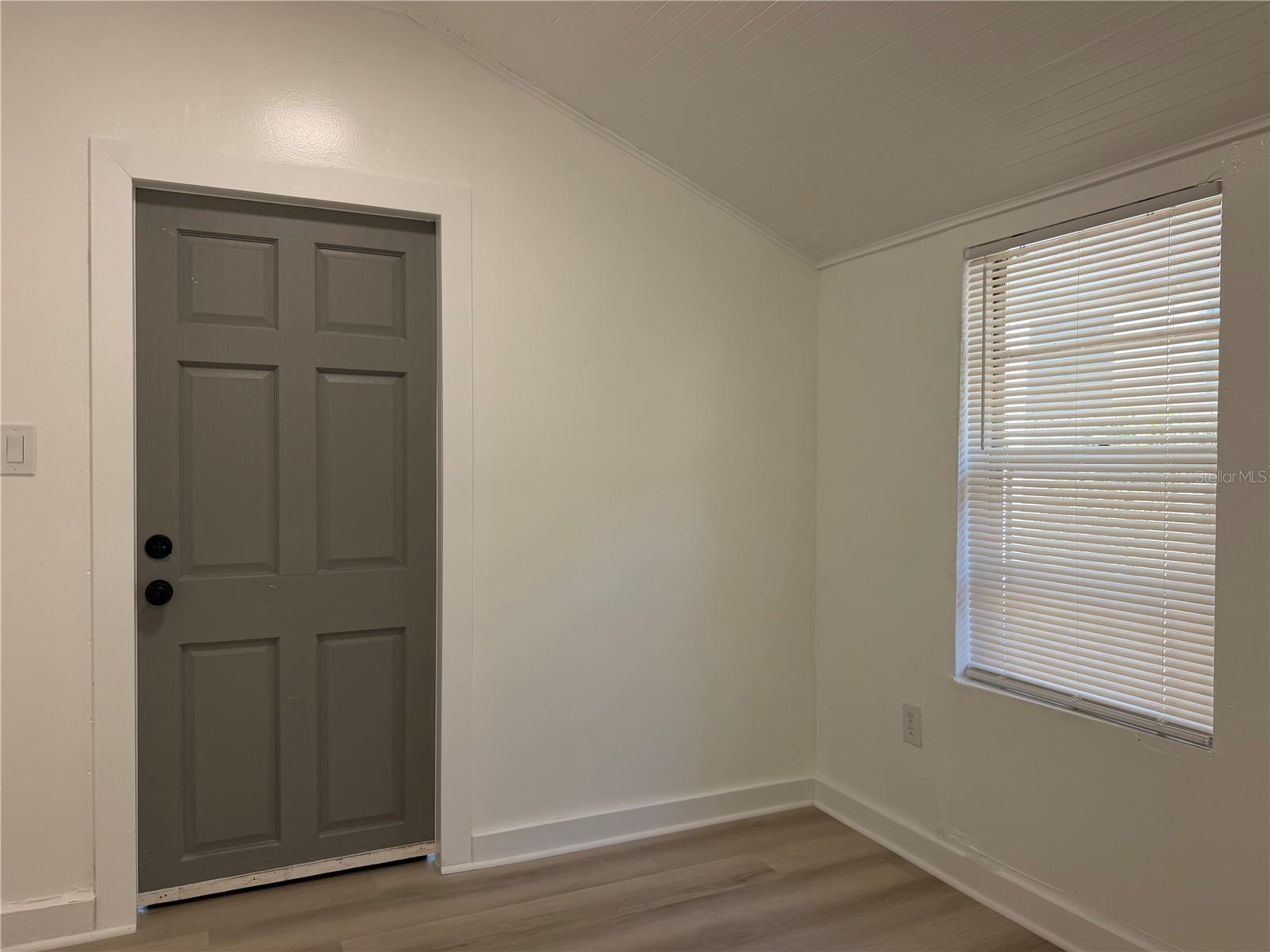 8316 N KLONDYKE ST — photo 4