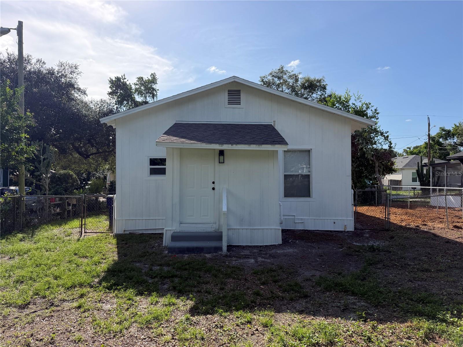 8113 N SEMMES ST — photo 10
