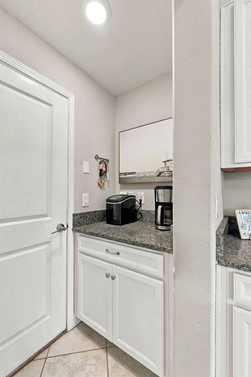 6611 ROCKY PARK ST — photo 9