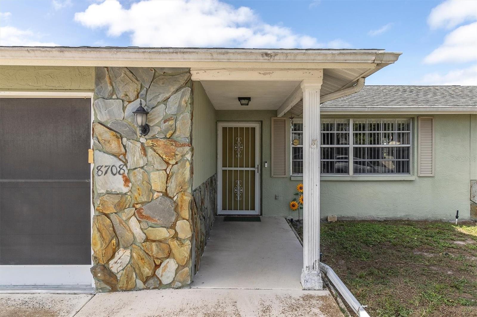 8708 BRIAR PATCH DR — photo 2
