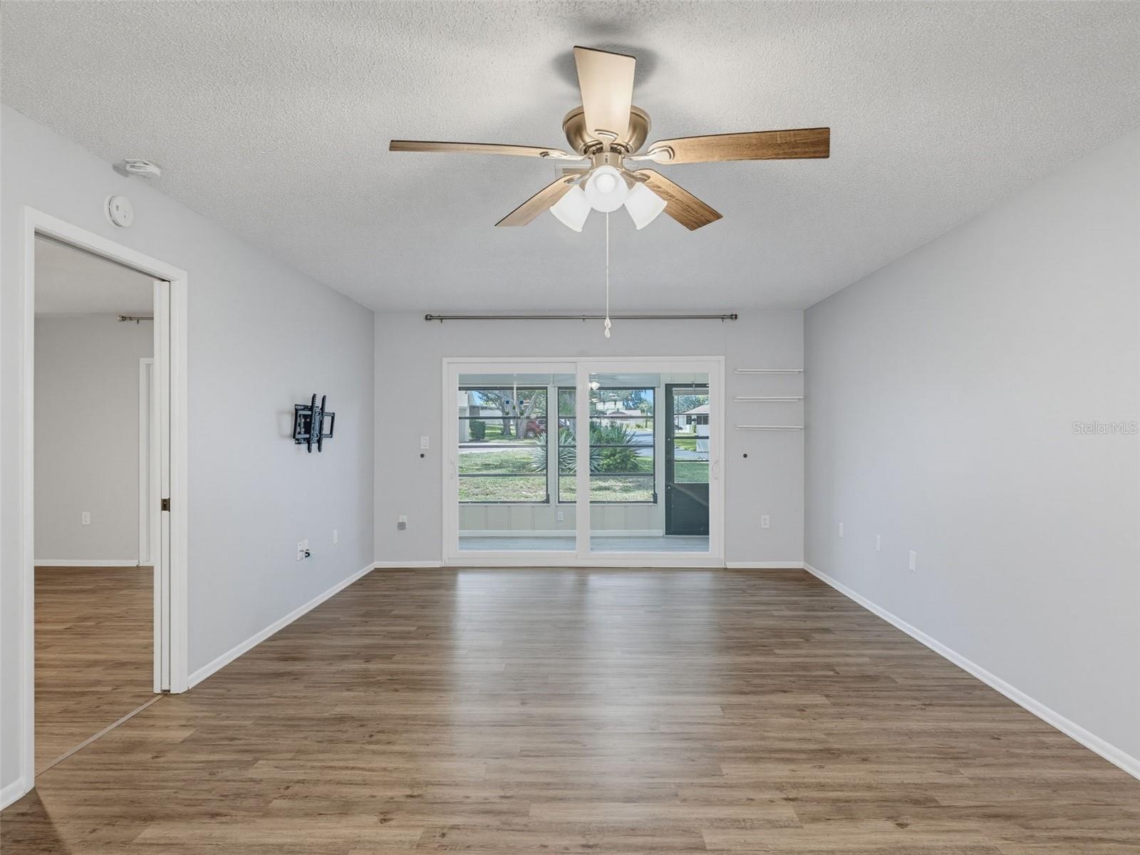 8330 HIGH POINT CIR #6 — photo 39