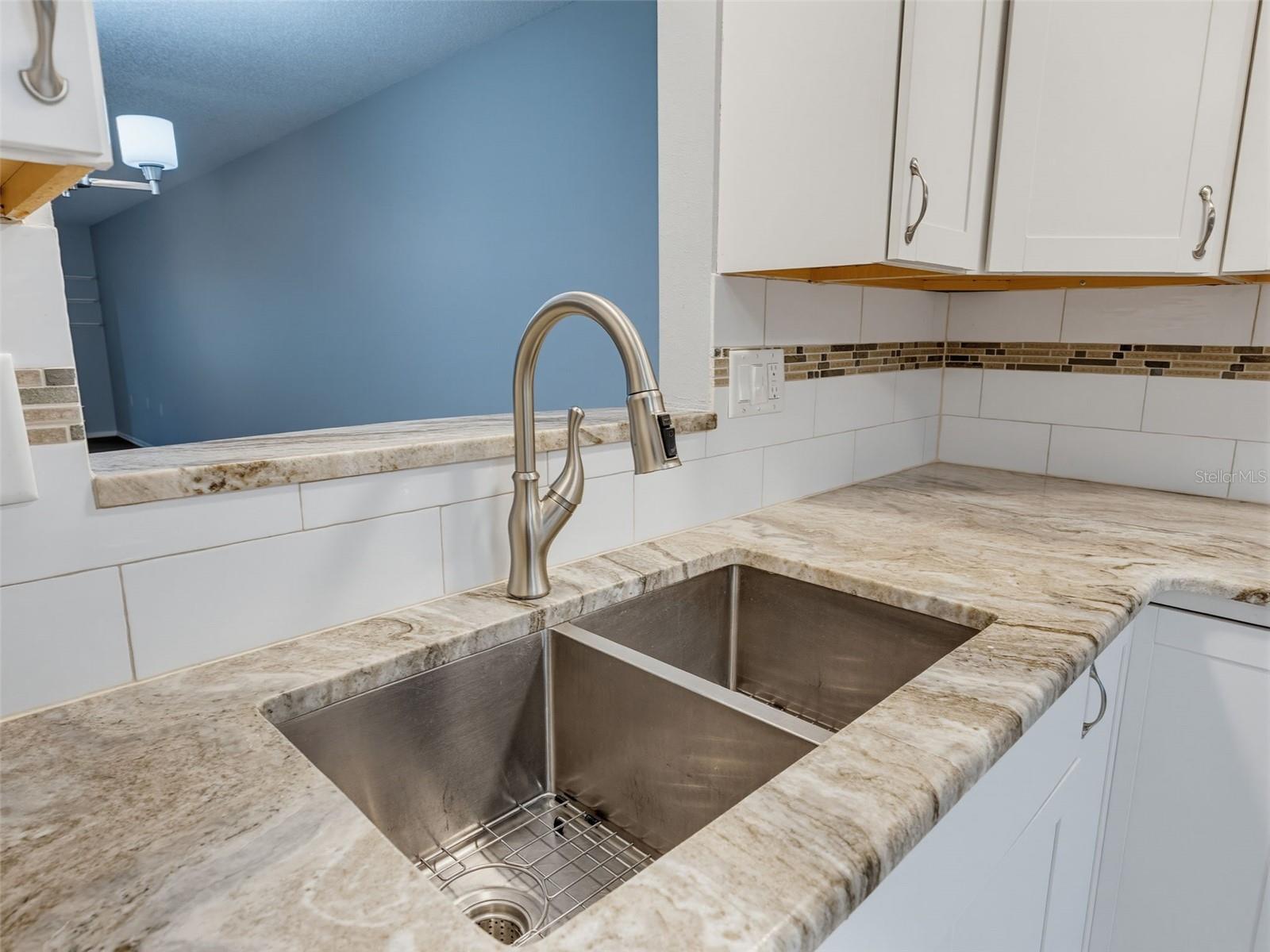 8330 HIGH POINT CIR #6 — photo 21