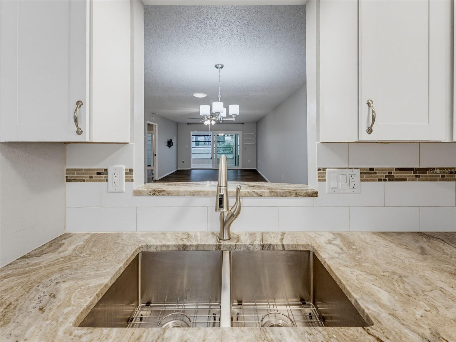 8330 HIGH POINT CIR #6 — photo 22