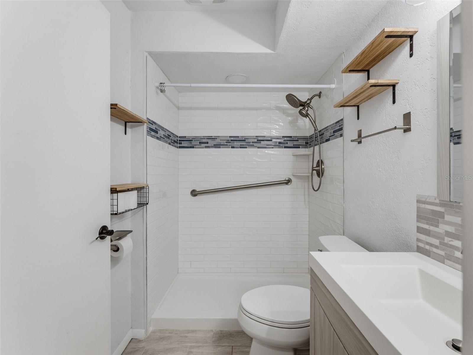8330 HIGH POINT CIR #6 — photo 24