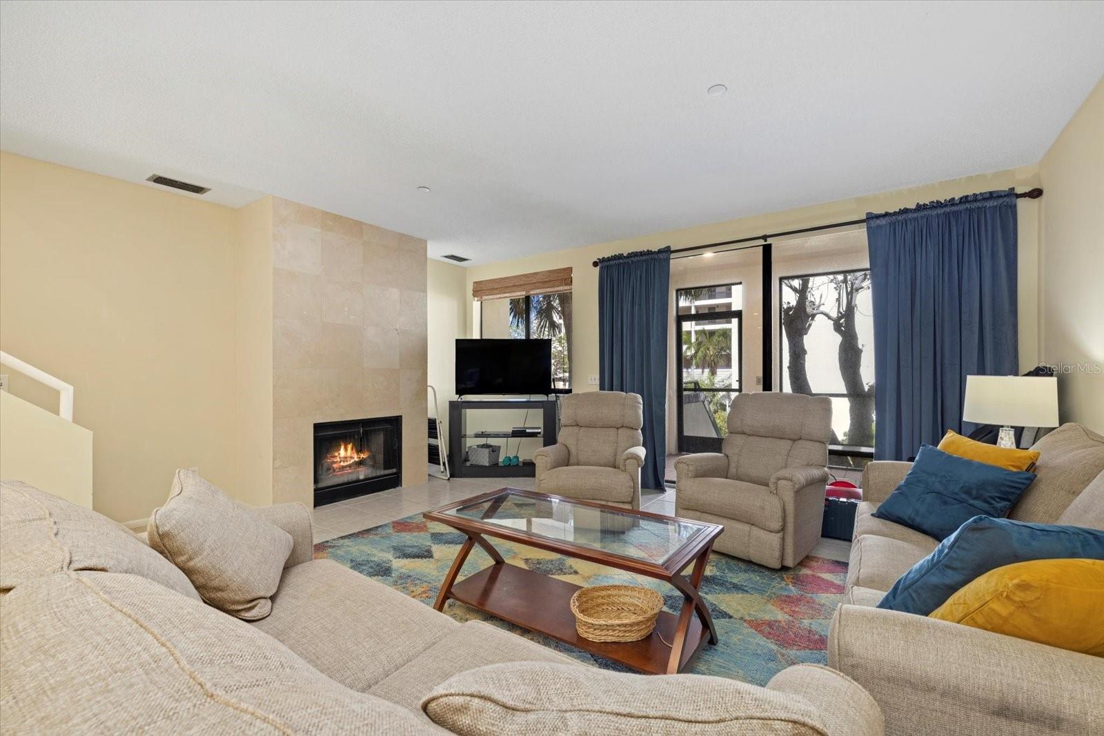 2012 HARBOURSIDE DR #2102 — photo 2