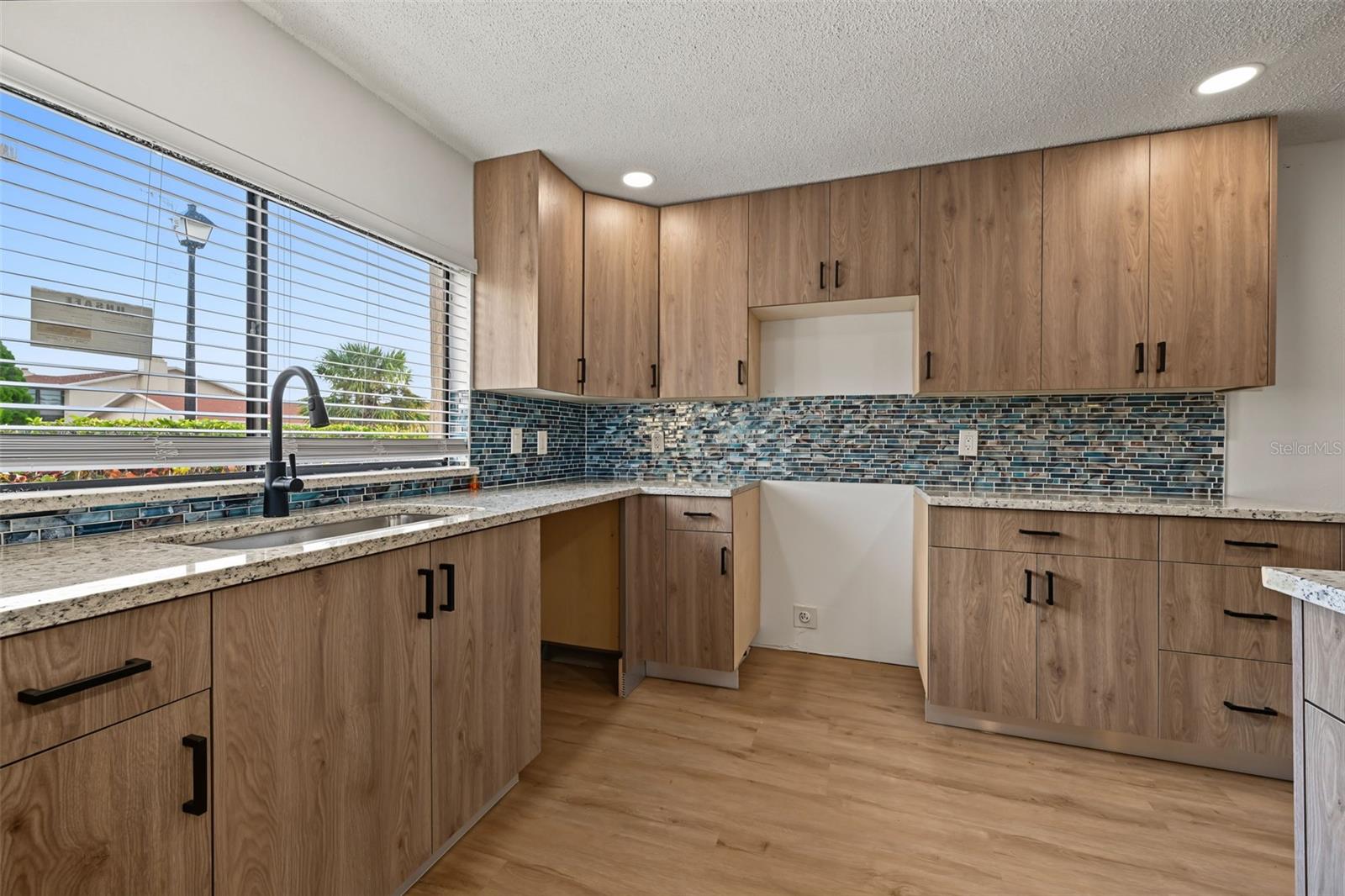 9930 EAGLES POINT CIR #1 — photo 24