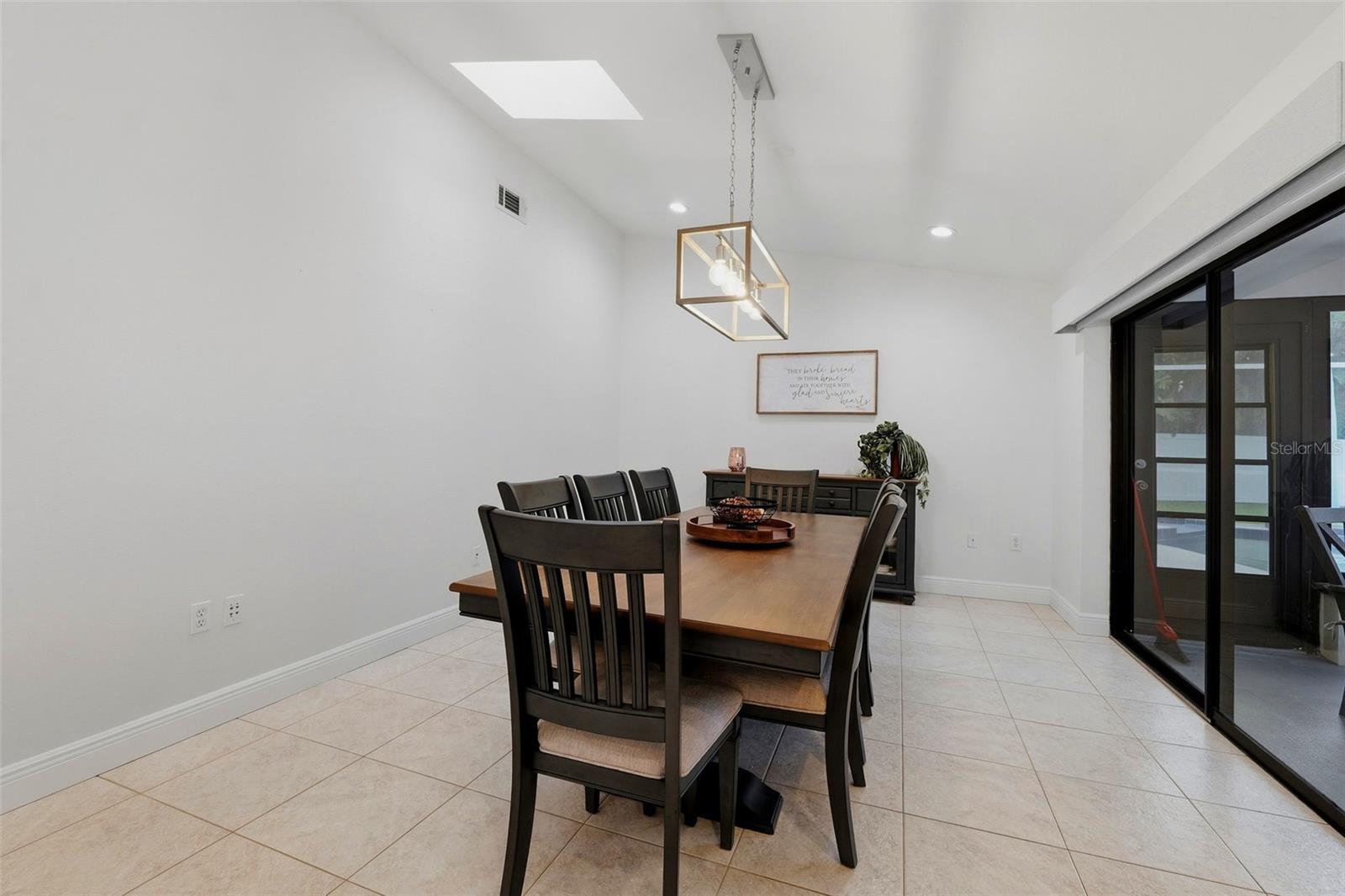1598 VIRGINIA AVE — photo 29