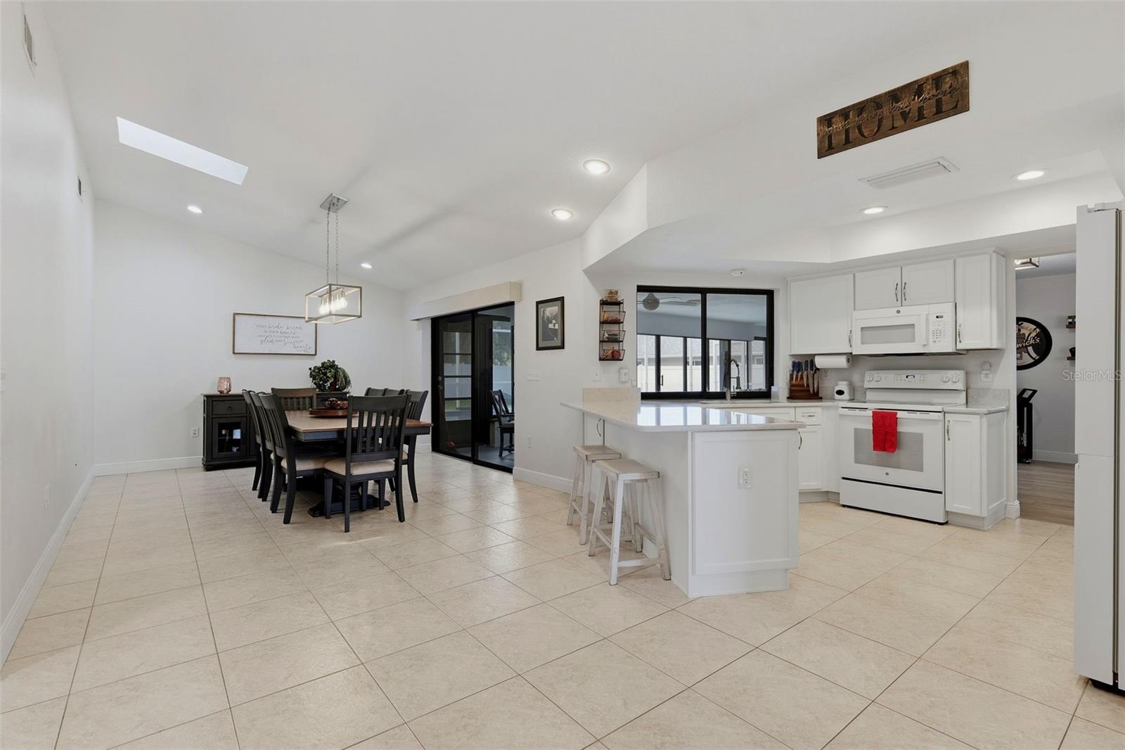1598 VIRGINIA AVE — photo 30