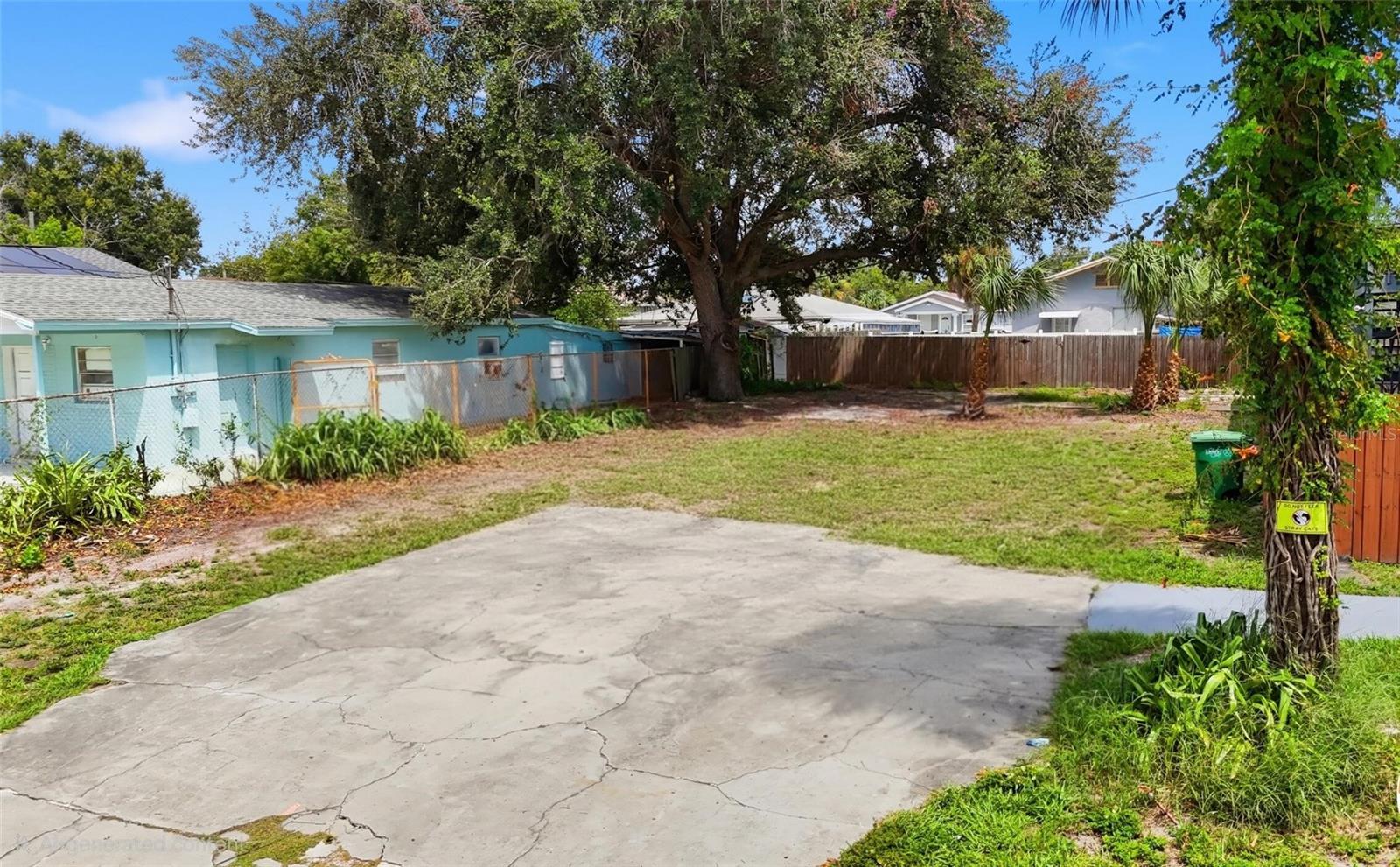2517 W SPRUCE ST — photo 8