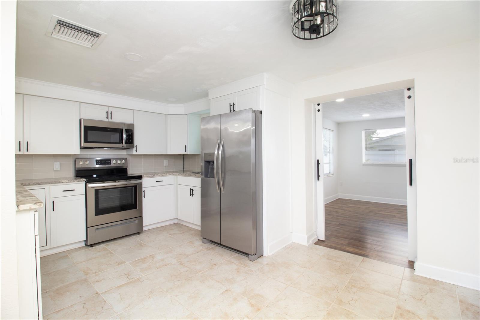 1408 JENNINGS DR — photo 9