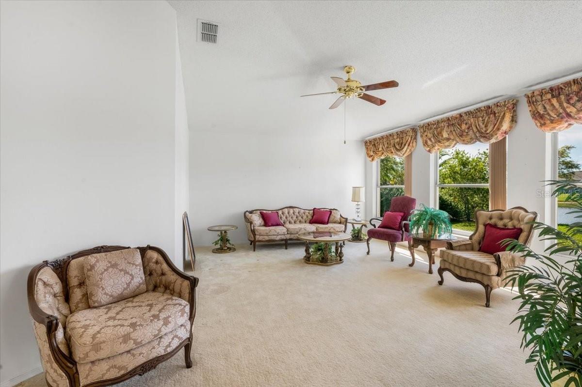 4254 TENNYSON WAY — photo 8