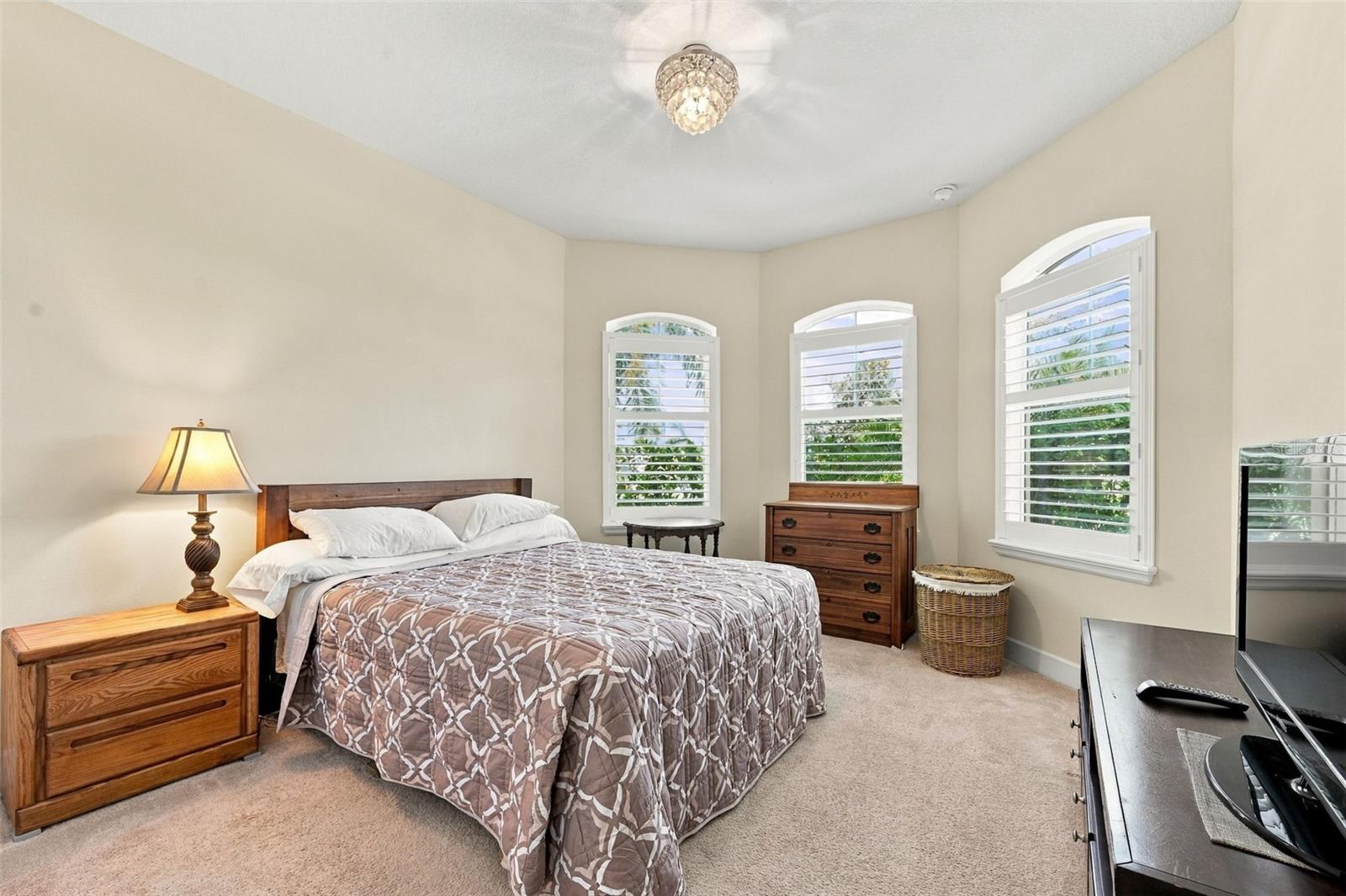 704 CHIPPER DR — photo 22