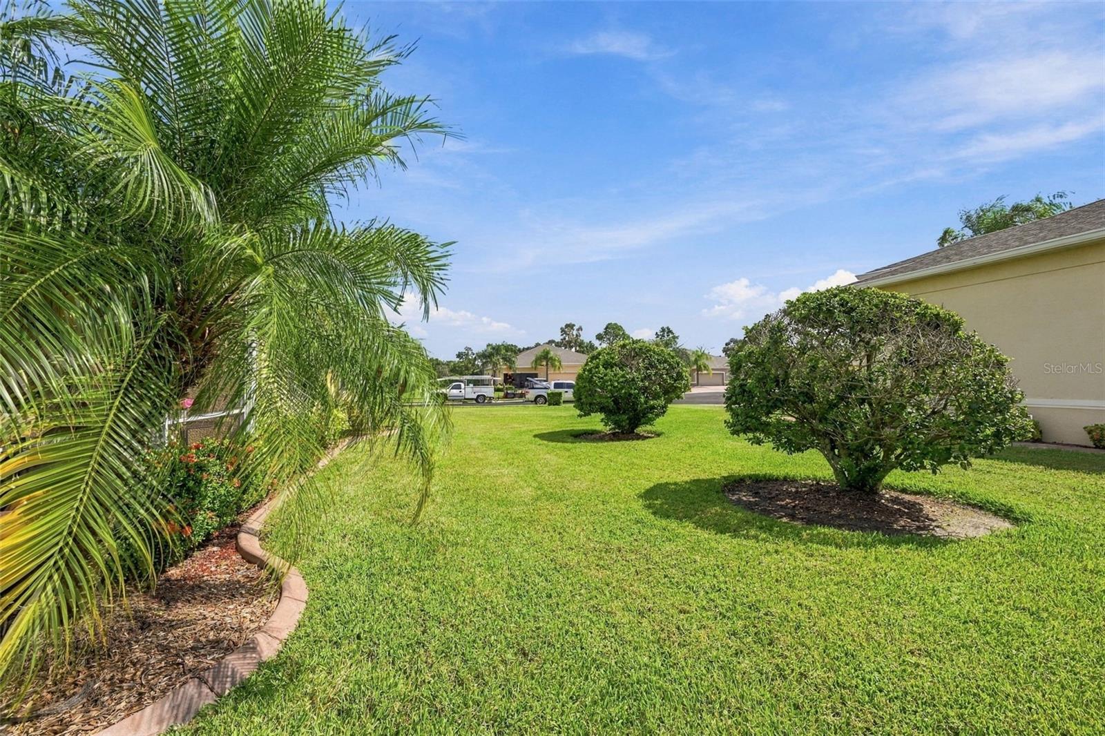 704 CHIPPER DR — photo 35