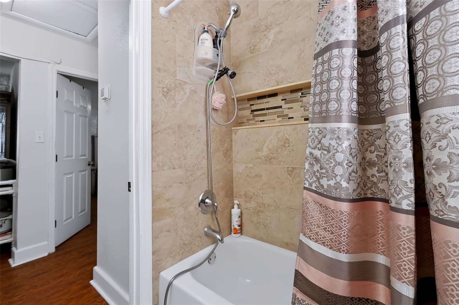 2409 GIDDENS AVE — photo 24
